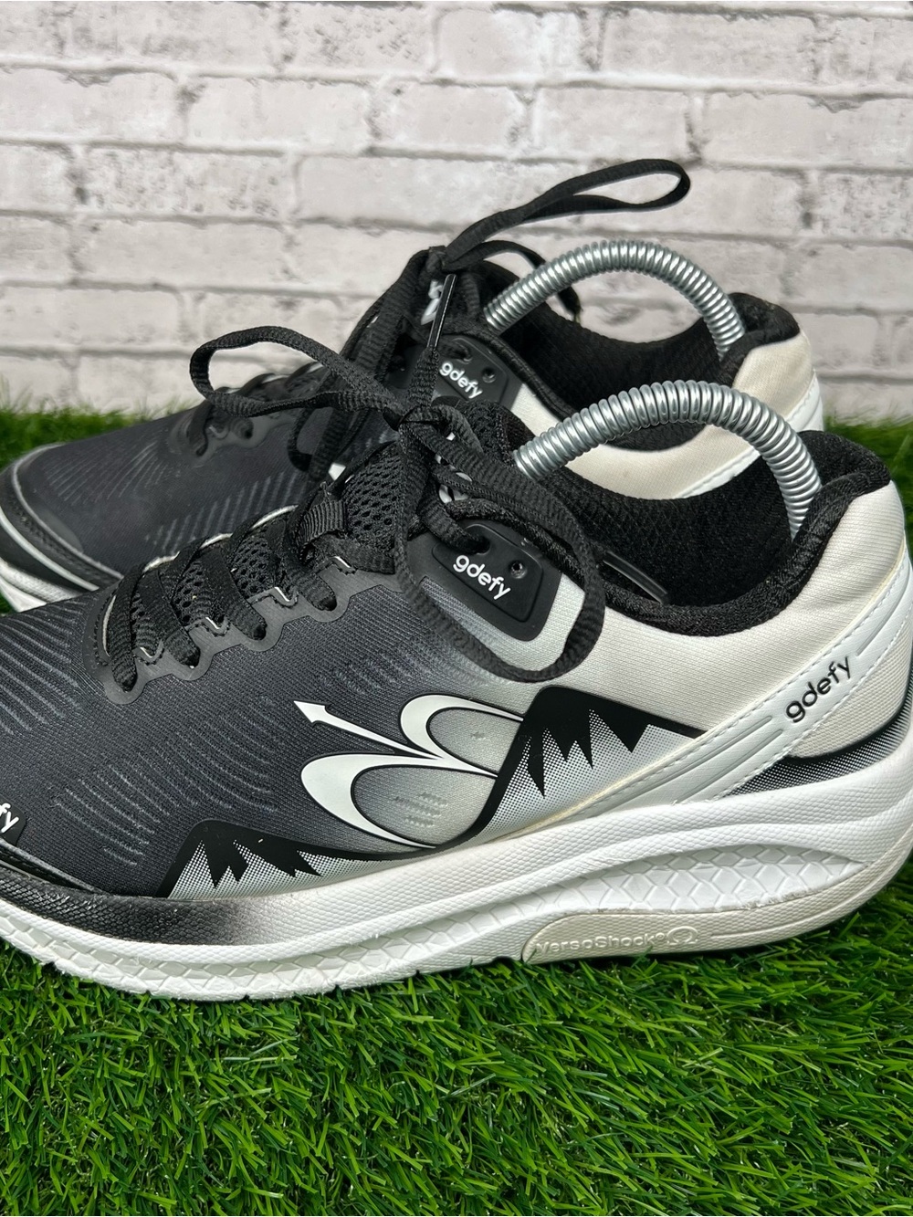 GDefy Gravity Defyer Mighty Walk Orthopedic Women's Shoe Black White 9 M